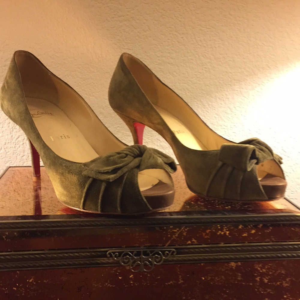 Christian Louboutin madam butterfly bump